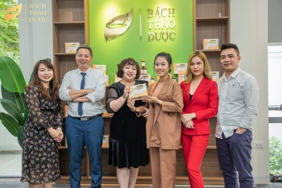 The professional training session for the partner who cooperated with Bach Thao Duoc factory was shared by Pham Van Tho doctor-Chief Executive Officer of Bach Thao Duoc factory.